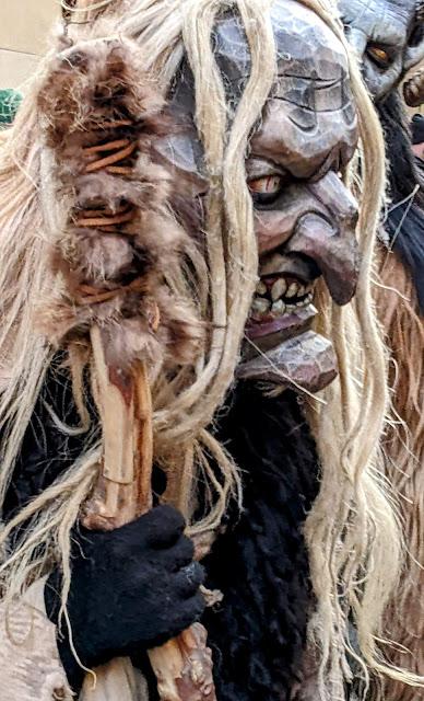 Die Krampus sind in München eingetreten — 34 Bilder / Les Krampus sont entrés dans Munich — 34 photos