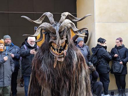 Die Krampus sind in München eingetreten — 34 Bilder / Les Krampus sont entrés dans Munich — 34 photos