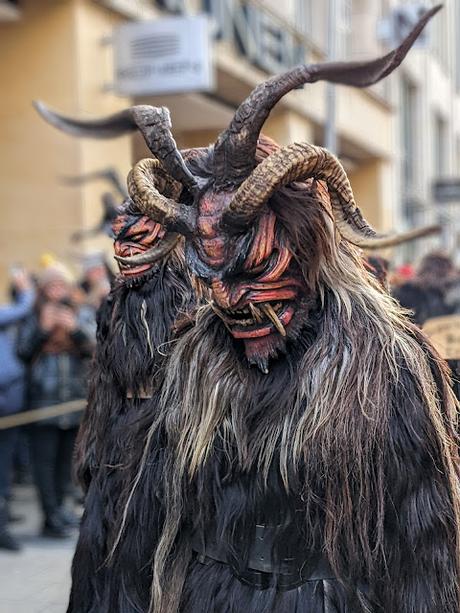 Die Krampus sind in München eingetreten — 34 Bilder / Les Krampus sont entrés dans Munich — 34 photos
