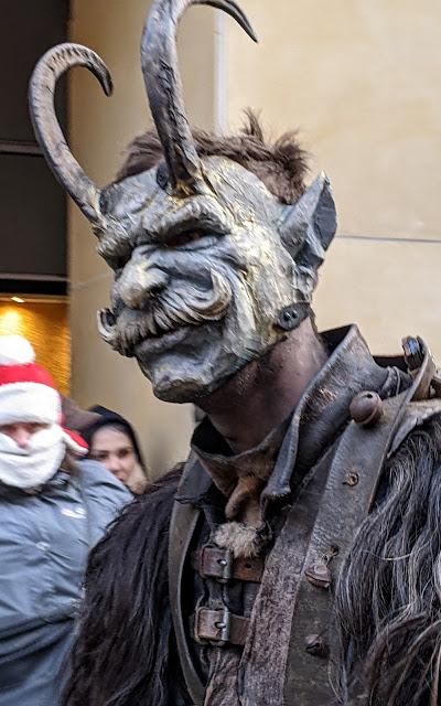 Die Krampus sind in München eingetreten — 34 Bilder / Les Krampus sont entrés dans Munich — 34 photos