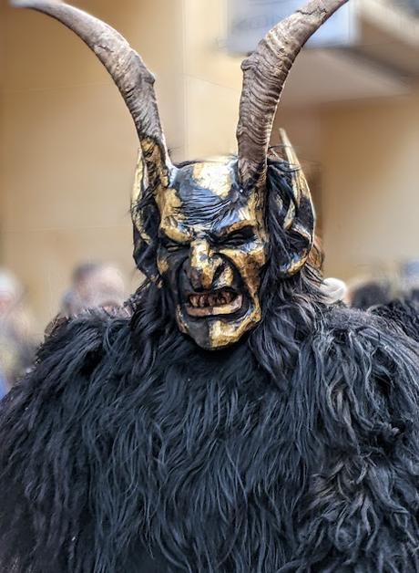 Die Krampus sind in München eingetreten — 34 Bilder / Les Krampus sont entrés dans Munich — 34 photos