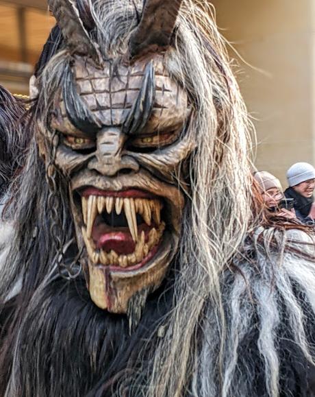 Die Krampus sind in München eingetreten — 34 Bilder / Les Krampus sont entrés dans Munich — 34 photos