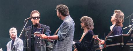 George Harrison aime l'idée de faire partie d'un groupe avec Ringo Starr, Elton John, Jeff Lynne et Eric Clapton.