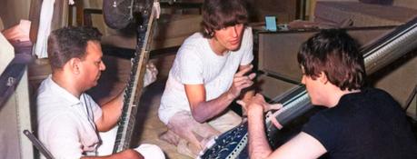 Paul McCartney ne jouait pas sur les chansons des Beatles où George Harrison utilisait une sitar Paul McCartney ne jouait pas sur les chansons des Beatles où George Harrison utilisait une sitar