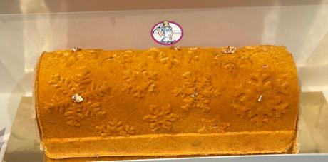 La bûche de Noël 2022 mandarine marron La bûche de Noël 2022 mandarine marron