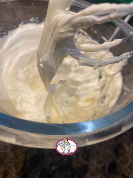 La bûche de Noël 2022 mandarine marron La bûche de Noël 2022 mandarine marron