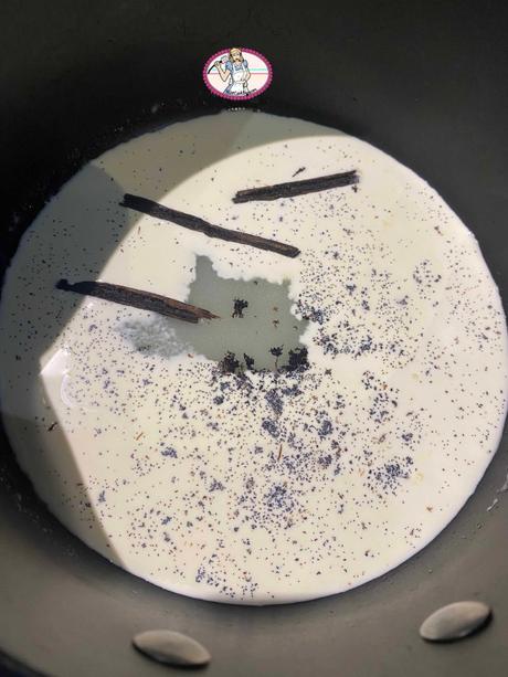 La bûche de Noël 2022 mandarine marron La bûche de Noël 2022 mandarine marron