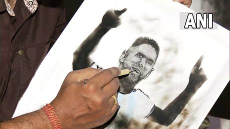 Un artiste fait un portrait fumé de Lionel Messi avec la Coupe du monde – ThePrint – ANIFeed