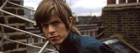 David Bowie pensait qu'il serait gênant de mentionner les Beatles lorsqu'il a rencontré John Lennon.