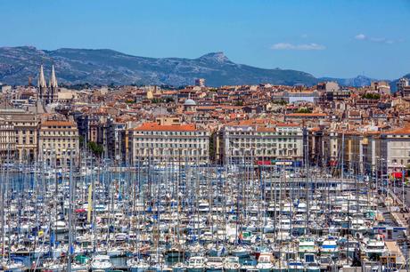 Découvrir Marseille. Photo by SteveAllenPhoto999 via Envato Elements