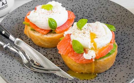 Tartines d'Avocat Saumon et Œufs Pochés ww