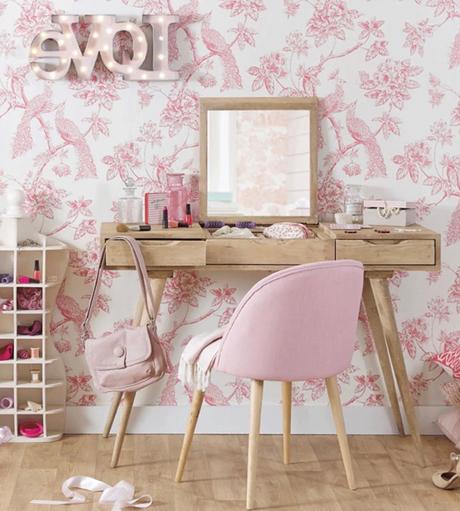 chambre bois rose papier peint rétro coiffeuse bois
