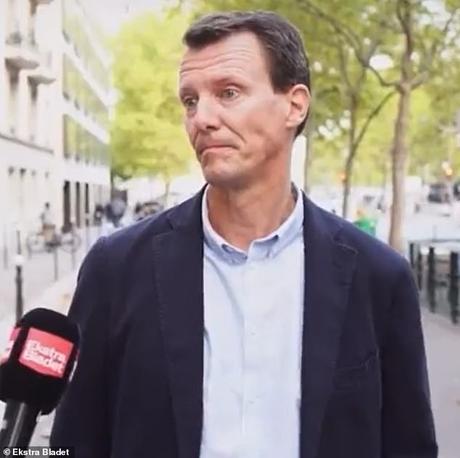 Le prince Joachim du Danemark a déclaré que ses quatre enfants avaient été blessés par la décision de leur grand-mère, la reine Margrethe, de les dépouiller de leurs titres royaux alors qu'il parlait pour la première fois depuis l'annonce de la bombe en septembre.