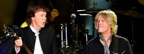 Brian Ray, le guitariste de Paul McCartney, ne s’inquiète pas de l’attente. Brian Ray, le guitariste de Paul McCartney, ne s'inquiète pas de l'attente.