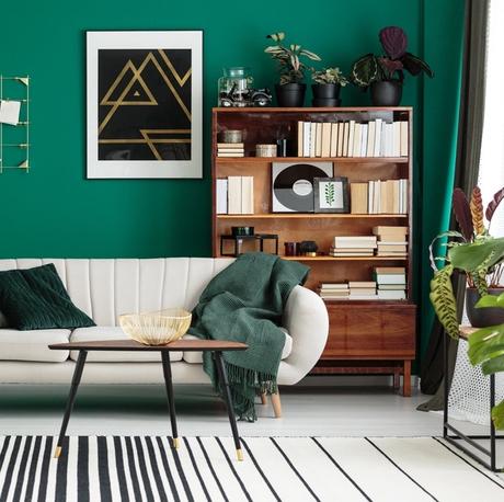deco tendance vert salon canape design scandinave blanc tapis rayee noir meuble bois