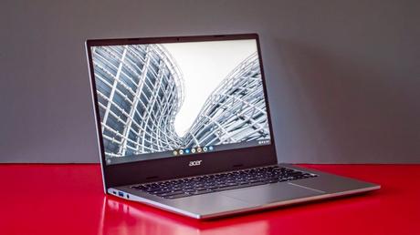 Un Chromebook Acer ouvert sur une table