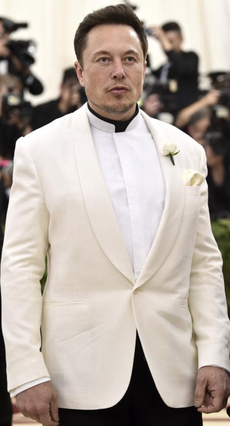 Du Téléphone Muské d'un Modèle d'Homme D'affaires Déséquilibré