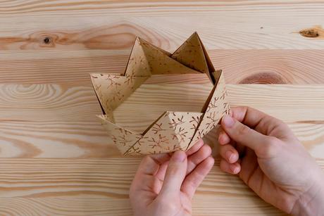 montage couronne papier origami ajustable tutoriel épiphanie