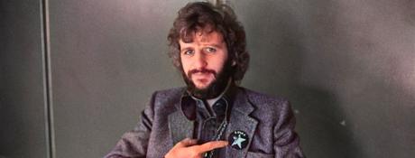 Ringo Starr a déclaré que voir Elvis en concert lui faisait ” peur “. Ringo Starr a déclaré que voir Elvis en concert lui faisait ” peur “.