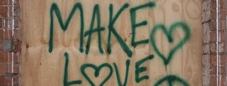 John Lennon a presque nommé une de ses chansons “Make Love Not War” (Faites l’amour, pas la guerre) John Lennon a presque nommé une de ses chansons “Make Love Not War” (Faites l’amour, pas la guerre)