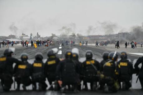 Graave crise sociale et politique au Pérou. Chute de Castillo, émeutes et nouvelle phase de transition, par Mariella Villasante