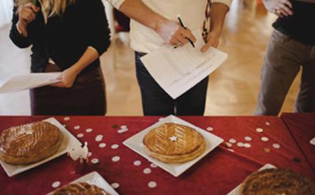 La galette des rois au bureau : une tradition toujours respectée ?