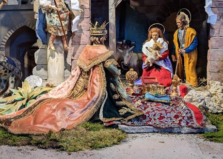 17 Bilder / 17 photos —Die drei heilige Könige in der Krippe der Kirche in  Mittenwald —  Les Rois Mages dans la crèche de l'église de Mittenwald