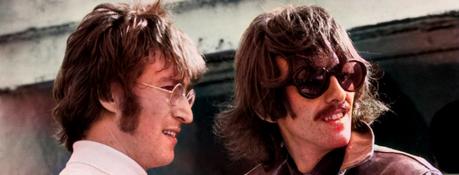 John Lennon dit qu’il a laissé George Harrison jeter ses lunettes par terre dans les coulisses après l’un des concerts de George “Dark Horse”.