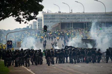 Brasilia : selon Lula, des vandales fascistes !