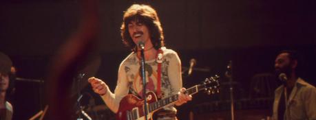 George Harrison pensait qu'il serait hypocrite d'interpréter des chansons des Beatles pendant sa tournée Dark Horse de 1974.