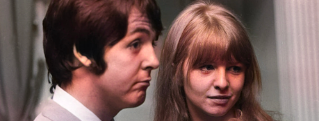 Paul McCartney a déclaré que George Harrison et George Martin ont apporté quelque chose à “And I Love Her” pour la rendre plus musicale.