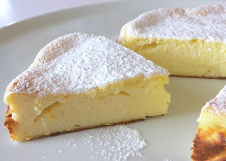 gâteau au yaourt grec, un savoureux gâteau léger à base de yaourt parfumé à la vanillé facile et simple à réaliser pour un goûter léger.