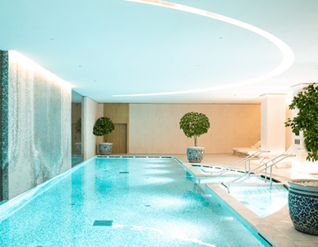 Les plus beaux hôtels de Paris 16ème Piscine du Le Peninsula hôtel Paris
