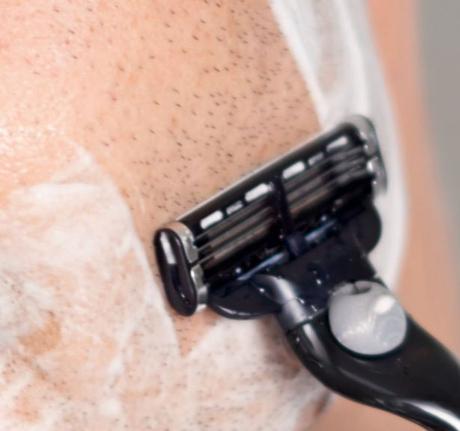 Epilation masculine : dites non aux poils superflus !
