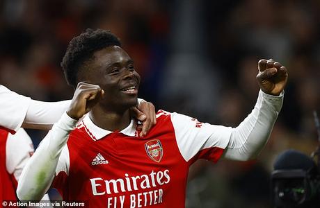 DANIEL MATTHEWS: Arsenal ‘Starboy’ Saka est l’assassin souriant, craignant Dieu et aimant les jeux vidéo Bukayo Saka est l'assassin souriant d'Arsenal, qui déchiquetera les défenses avec de la dynamite dans les deux pieds