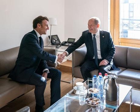 Deux âmes dans une même poitrine, c'est nous !