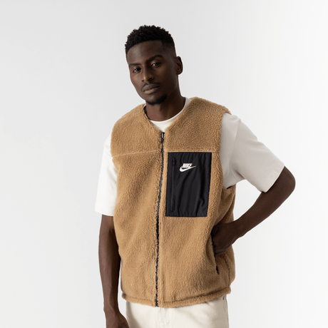 Comment porter un look sportswear monochrome ?