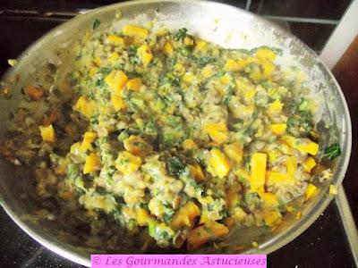 Crumble de noix à la courge, aux lentilles et au chou (Vegan) Crumble de noix à la courge, aux lentilles et au chou (Vegan)