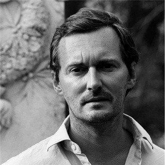 regis-descott-118659-330-540