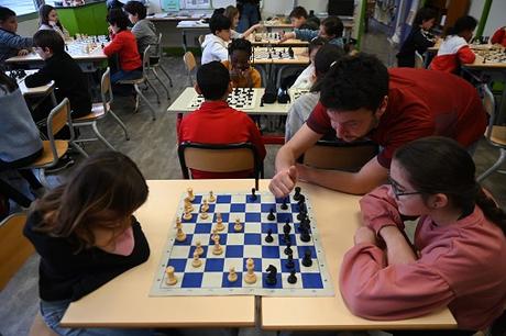 Stratégie, réflexion, mémoire pour les échecs à l'école