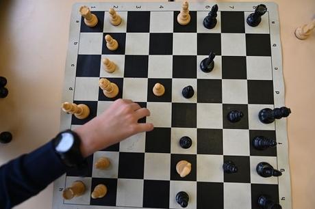 Stratégie, réflexion, mémoire pour les échecs à l'école