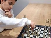 Raphaël, ans, rêve jouer dans cour grands