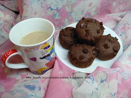 MUFFINS À LA FARINE DE BLÉ ET AU CHOCOLAT / CHOCOLATE WHEAT FLOUR MUFFINS / MAGDALENAS DE HARINA DE TRIGO Y CHOCOLATE / مافن بدقيق القمح الكامل و الشوكولاتة