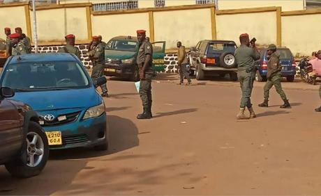 Cameroun – assassinat Martinez Zogo : Voici les images de l’interpellation de Amougou Belinga, Bruno Bidjang et cie Cameroun – assassinat Martinez Zogo : Voici les images de l’interpellation de Amougou Belinga, Bruno Bidjang et cie