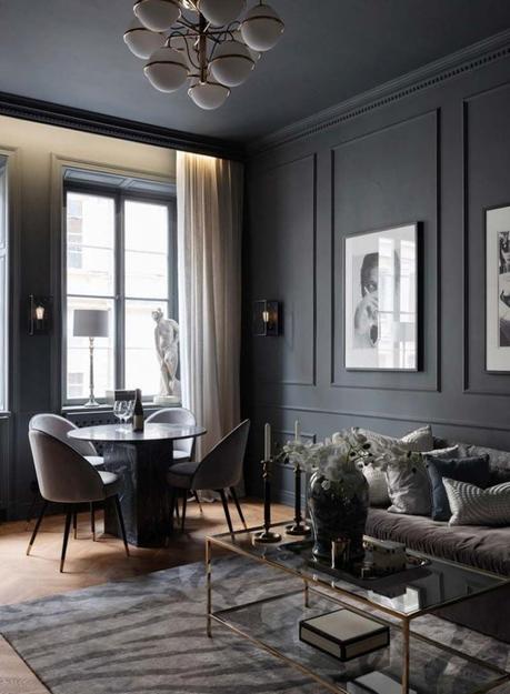blog déco clematc salon noir luxueux moderne table verre laiton moulures murs