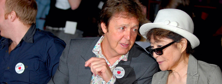Yoko Ono a dit que Paul McCartney était comme un frère plus jeune pour elle Yoko Ono a dit que Paul McCartney était comme un frère plus jeune pour elle
