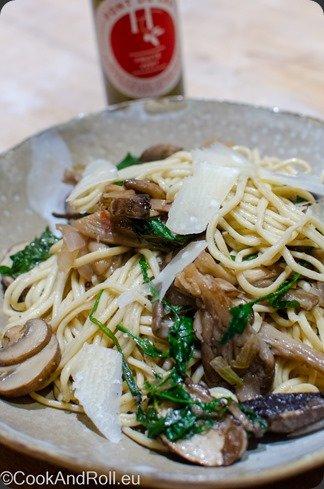 Pates fraîches aux champignons et huile d'olive de Provence Pates fraîches aux champignons et huile d'olive de Provence