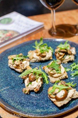 {Livre} Cuisine Vivante Express - Toast au champignons et crème de haricots blancs