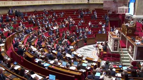 Réforme des retraites 2023 : chemin de Croix à l'Assemblée
