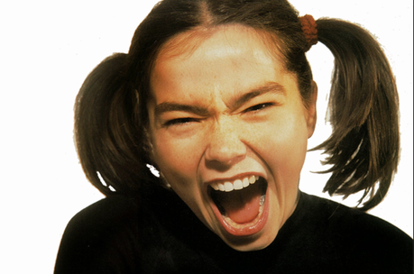 (Mal) Répliquer à La Critique